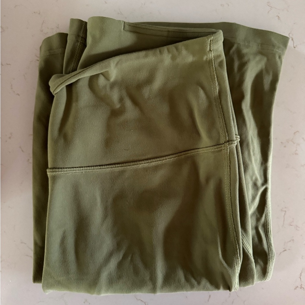 Lululemon Groove Nulu Super-High-Rise Flared Pant
Regular (Size 8) Bronze Green